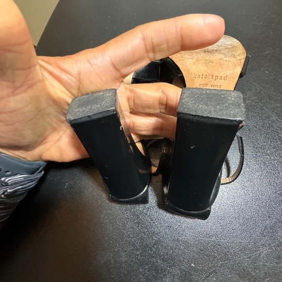 Kate Spade size 6 patent leather sandal - Picture 6 of 8